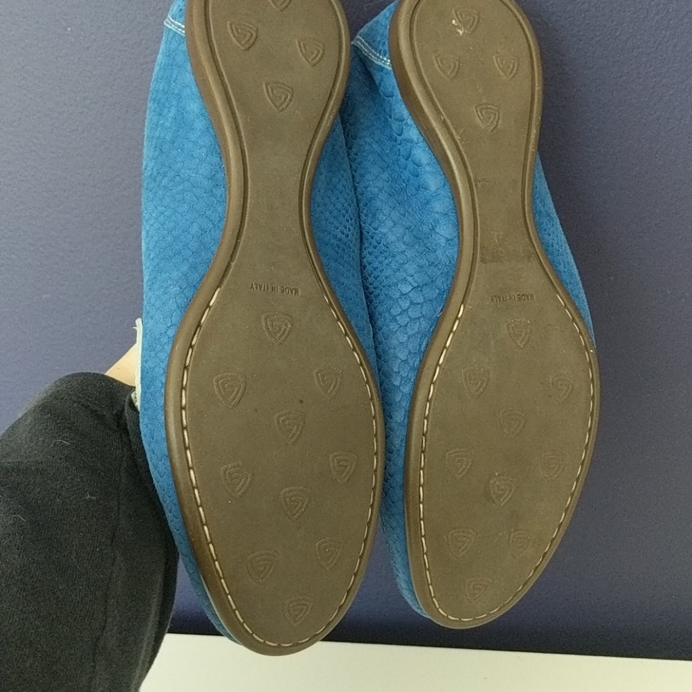 Shoes - Picture 3 of 6